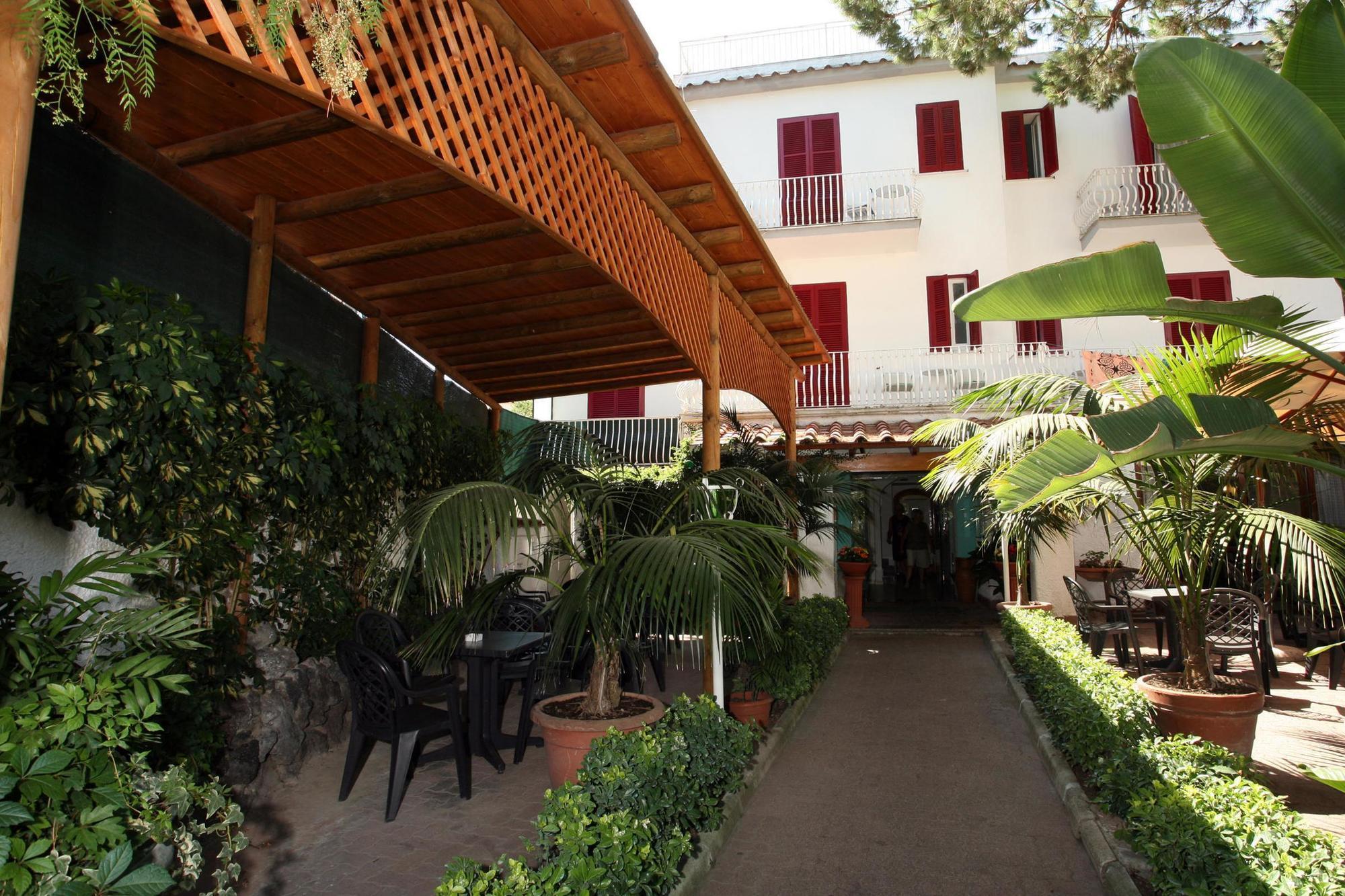 Charme Hotel La Villa Tina Ischia Exterior foto